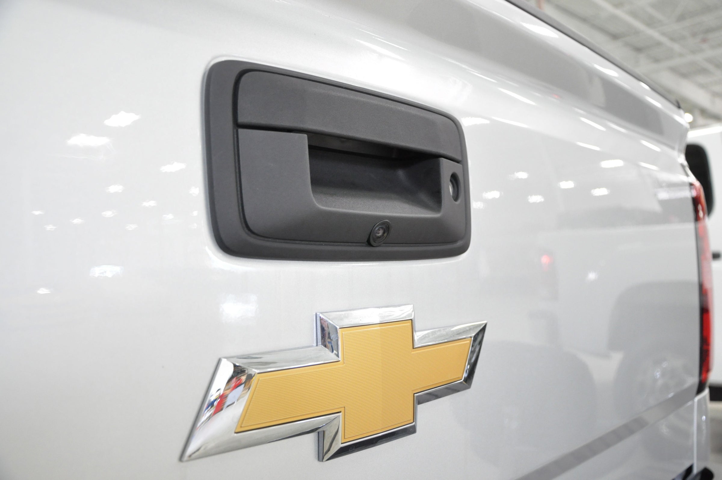 Front & Rear Tailgate Camera Kit for 7" IOB Factory Display, Fits 2016-2018 Sierra,Silverado