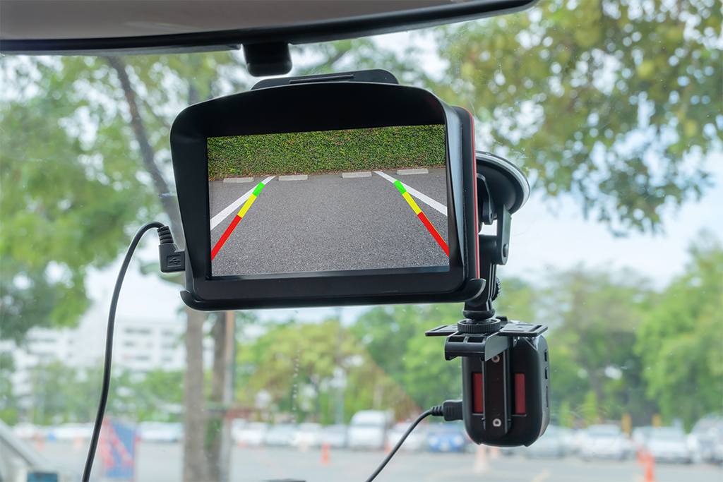The Pro's And Con's Of A Wired Backup Camera System For Your RV